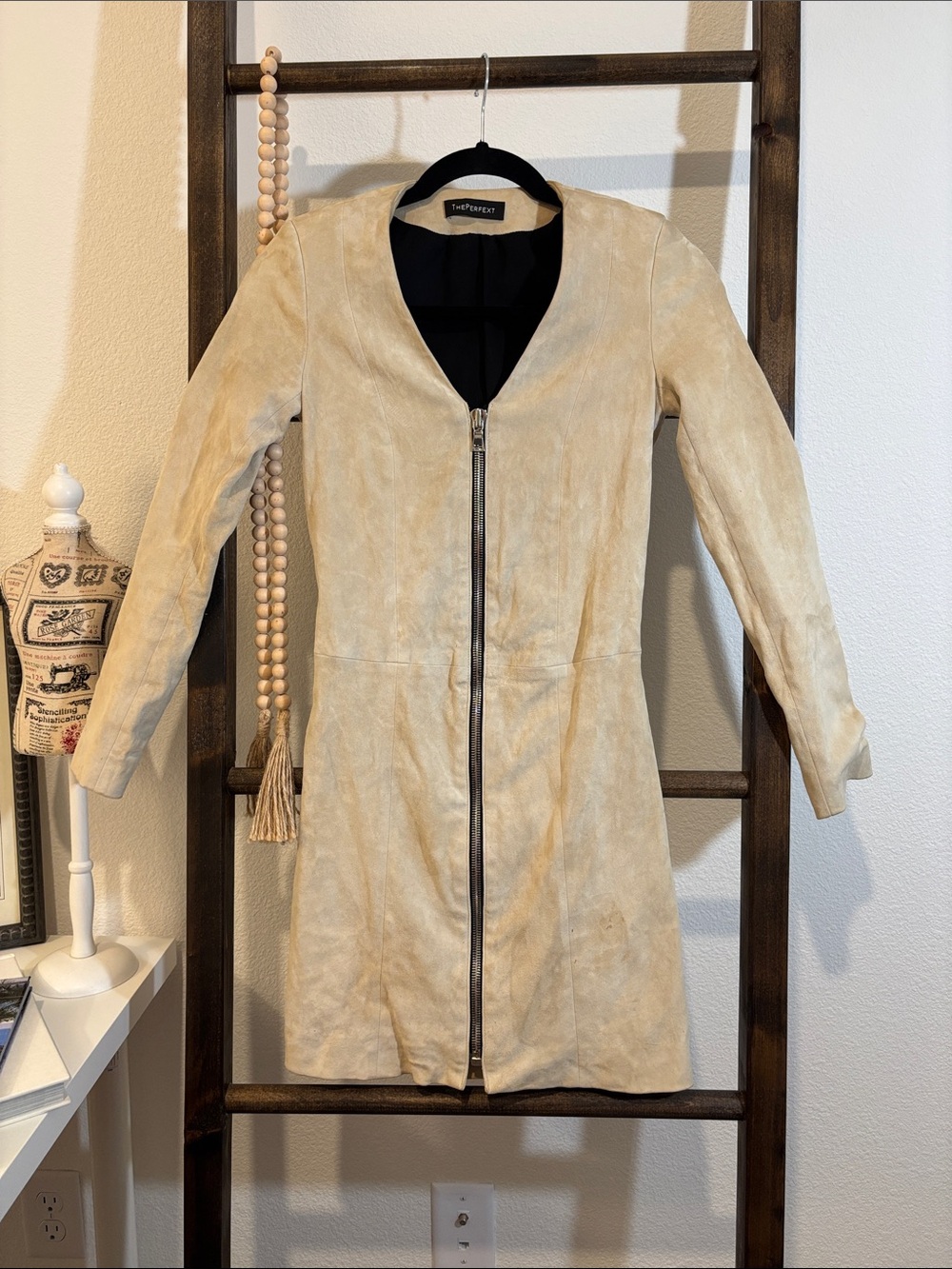THEPERFEXT Cream Suede Zip-Front Leather Jacket